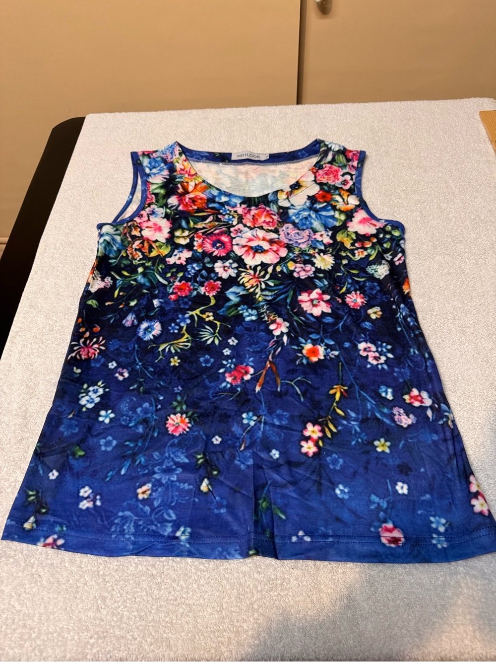 Women’s Navy Floral Sleeveless Tank Top Size Small